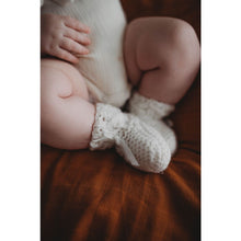 Load image into Gallery viewer, Bonnet &amp; Booties set - Ivory - Aidenandava