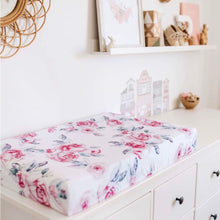 Load image into Gallery viewer, Bassinet sheet &amp; change pad cover - Lilac skies - Aidenandava