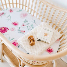 Load image into Gallery viewer, Bassinet sheet &amp; change pad cover - Wanderlust - Aidenandava