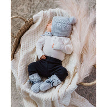 Load image into Gallery viewer, Bonnet &amp; Booties set - Blue - Aidenandava