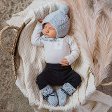 Load image into Gallery viewer, Bonnet &amp; Booties set - Blue - Aidenandava