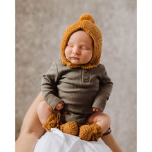 Load image into Gallery viewer, Bonnet &amp; Booties set - Bronze - Aidenandava