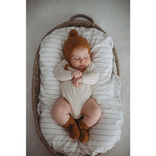 Load image into Gallery viewer, Bonnet &amp; Booties set - Bronze - Aidenandava