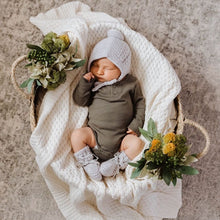 Load image into Gallery viewer, Bonnet &amp; Booties set - Grey - Aidenandava
