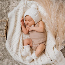 Load image into Gallery viewer, Bonnet &amp; Booties set - Ivory - Aidenandava