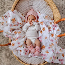 Load image into Gallery viewer, Bonnet &amp; Booties set - Pink - Aidenandava