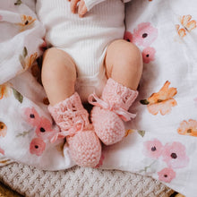 Load image into Gallery viewer, Bonnet &amp; Booties set - Pink - Aidenandava