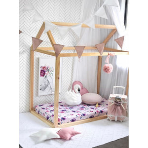 Floral Kiss fitted cot sheet - Aidenandava