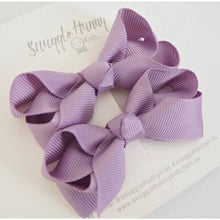 Load image into Gallery viewer, Lilac bow clip - Small pair - Aidenandava
