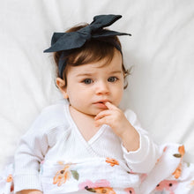 Load image into Gallery viewer, Navy Linen bow headband wrap
