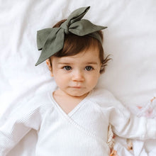 Load image into Gallery viewer, Olive Linen bow headband wrap