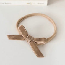 Load image into Gallery viewer, Pebble petite velvet bow - Aidenandava